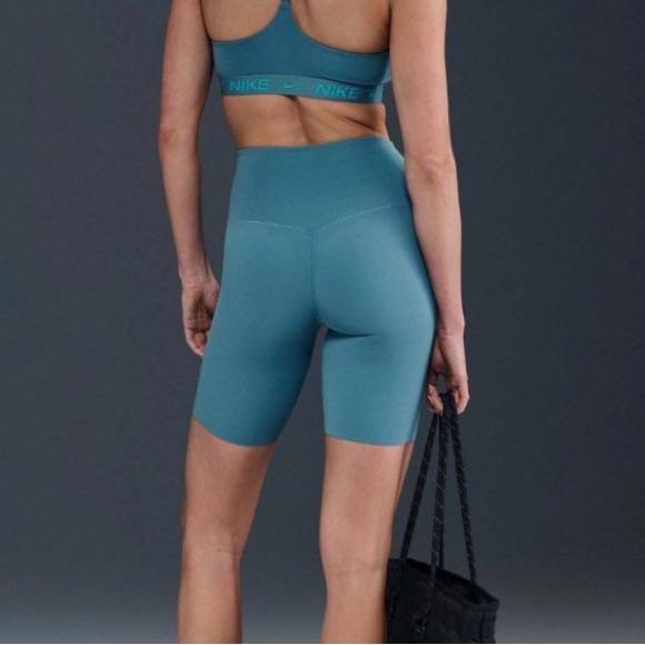 Nike Women's Zenvy Gentle-Support High-Waisted 8" Biker Shorts - Picture 3 of 9